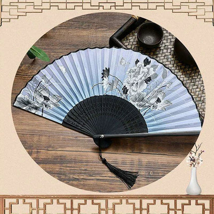 Elegant Vintage Chinese Silk Bamboo Folding Fan with Unique Designs - Très Elite