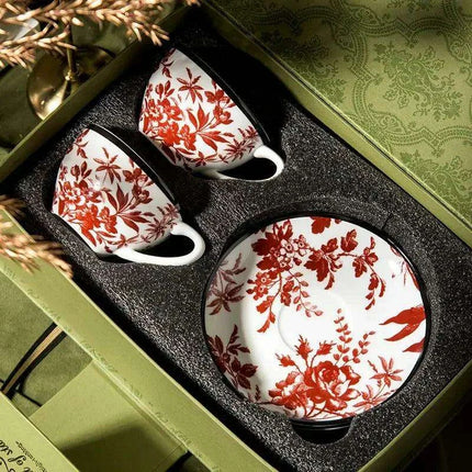 Elegant Vintage French Rose Tea Cup and Saucer Set for Memorable Gatherings - Très Elite
