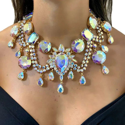 Elegant Water Droplet Choker Necklace for Trendsetting Women - Très Elite