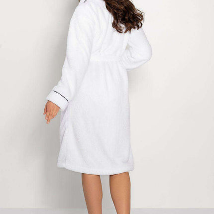 Elegant Wellsoft Bathrobe with Satin Touches - Très Elite