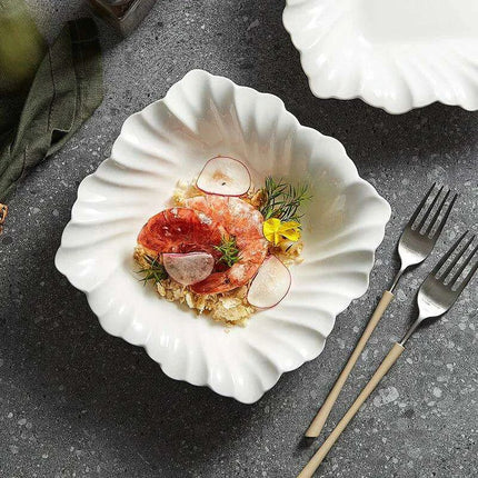 Elegant White Ceramic Serving Bowl for Exquisite Fruit and Vegetable Display - Très Elite