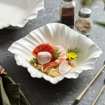 Elegant White Ceramic Serving Bowl for Exquisite Fruit and Vegetable Display - Très Elite