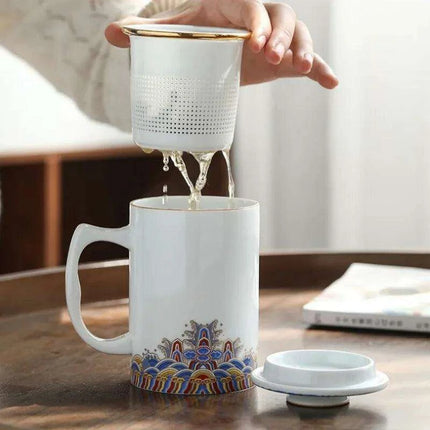 Elegant White Ceramic Tea Infuser Mug with Built-in Strainer and Lid for Ideal Tea Brewing Experience - Très Elite