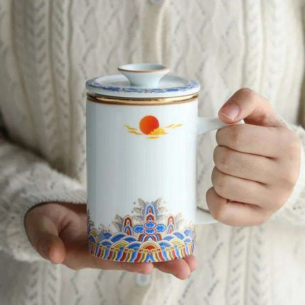 Elegant White Ceramic Tea Infuser Mug with Built-in Strainer and Lid for Ideal Tea Brewing Experience - Très Elite
