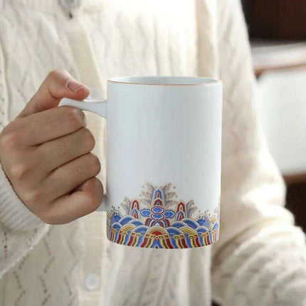 Elegant White Ceramic Tea Infuser Mug with Built-in Strainer and Lid for Ideal Tea Brewing Experience - Très Elite