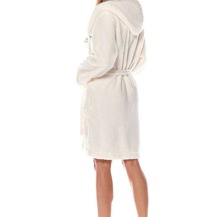 Elegant Women's Hooded Bathrobe for Ultimate Comfort - Très Elite