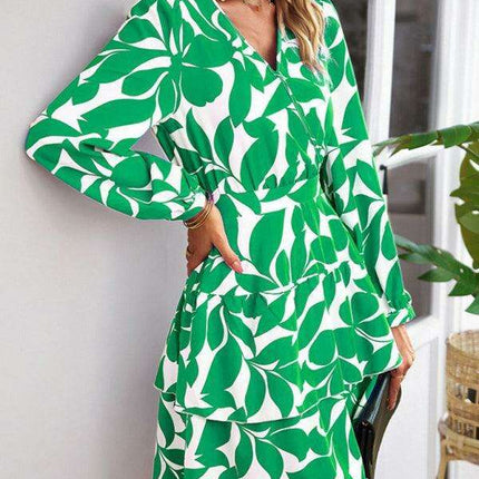 Elegant Women's V-Neck Printed Dress with a Flattering Fit - Très Elite