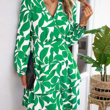 Elegant Women's V-Neck Printed Dress with a Flattering Fit - Très Elite