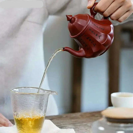 Elegant Yixing Purple Clay Teapot - 200ml Dahongpao Design with Integrated Mesh Filter for the Discerning Tea Enthusiast - Très Elite