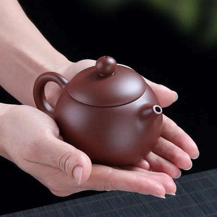 Elegant Yixing Purple Clay Teapot Set for Authentic Chinese Tea Brewing - Très Elite