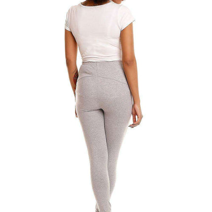 Elegantly Comfortable Maternity Leggings - Fashionable Knitwear for Expecting Moms - Très Elite