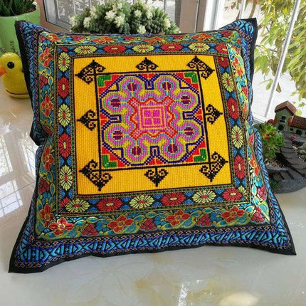 Embroidered Cushion Cover - Très Elite