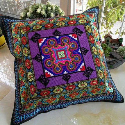 Embroidered Cushion Cover - Très Elite