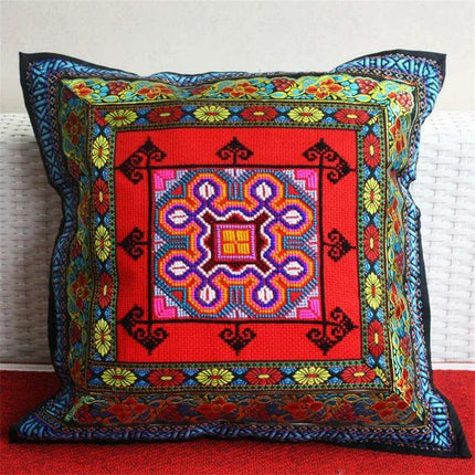 Embroidered Cushion Cover - Très Elite