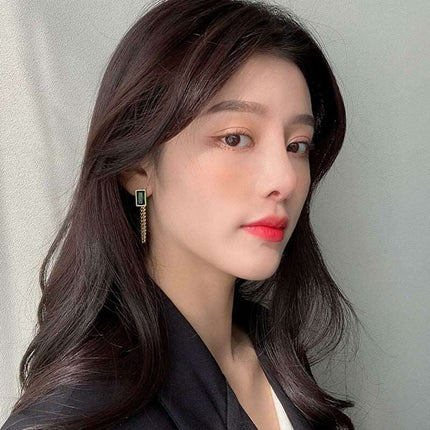 Emerald Elegance Geometric Rectangle Necklace - A Touch of Timeless Sophistication - Très Elite