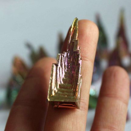 Enchanting Green Bismuth Pyramid: A Natural Treasure of Radiance - Très Elite