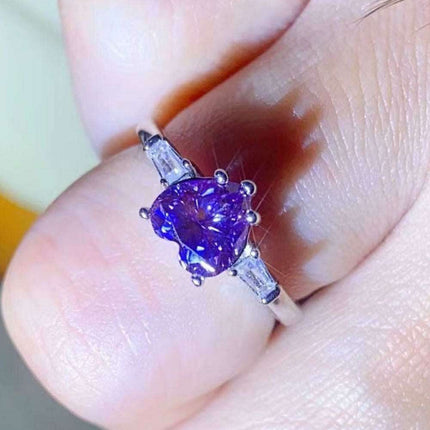 Enchanting Platinum Heart Ring with Purple Moissanite and Zircon Accents - A Symbol of Love - Très Elite