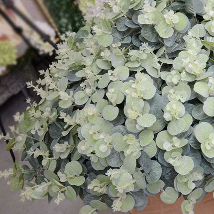 Eucalyptus Elegance: Luxurious Silk Floral Bouquet with 16 Stems - Très Elite