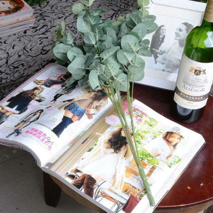 Eucalyptus Elegance: Luxurious Silk Floral Bouquet with 16 Stems - Très Elite