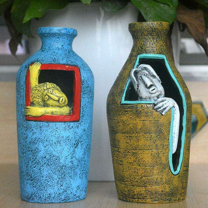 European Elegance: Handcrafted Resin Vase for Sophisticated Spaces - Très Elite