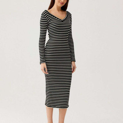 Eva Striped Knit Midi Dress: The Ideal Blend of Fashion and Ease - Très Elite