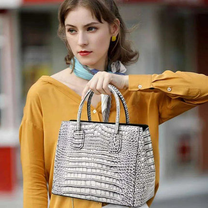 Exquisite Alligator Pattern Leather Tote for Elegant Women - Très Elite