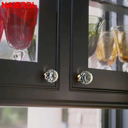 Exquisite Diamond-Cut Crystal Glass Cabinet Knobs for a Stylish Home Upgrade - Très Elite