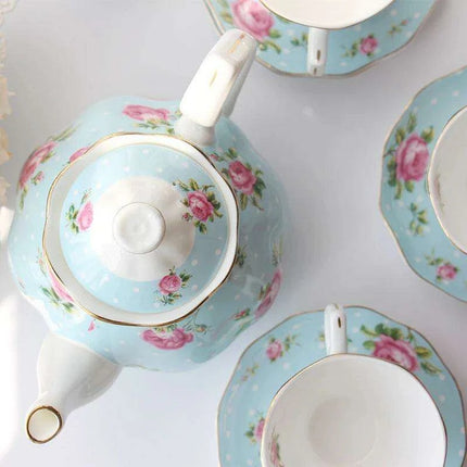 Exquisite Royal English Fine Bone China Tea and Coffee Service - Ideal for Elegant Gatherings - Très Elite