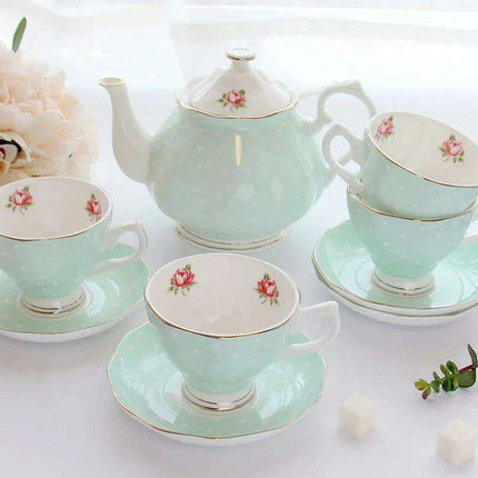 Exquisite Royal English Fine Bone China Tea and Coffee Service - Ideal for Elegant Gatherings - Très Elite