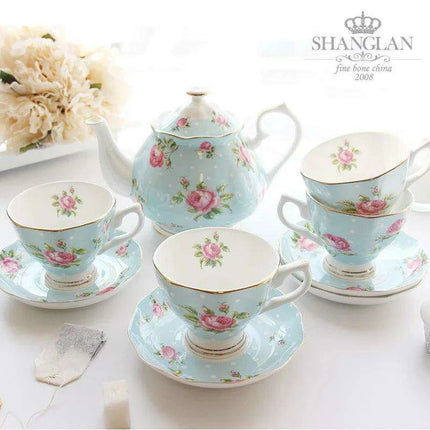 Exquisite Royal English Fine Bone China Tea and Coffee Service - Ideal for Elegant Gatherings - Très Elite
