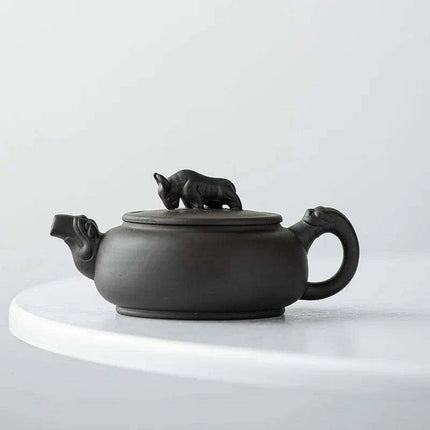 Exquisite Yixing Purple Clay Teapot for True Tea and Coffee Aficionados - Très Elite
