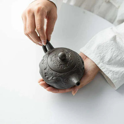 Exquisite Yixing Purple Clay Teapot for True Tea and Coffee Aficionados - Très Elite