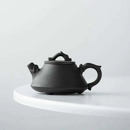 Exquisite Yixing Purple Clay Teapot for True Tea and Coffee Aficionados - Très Elite