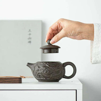 Exquisite Yixing Purple Clay Teapot for True Tea and Coffee Aficionados - Très Elite