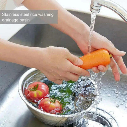 Extra-Large Stainless Steel Colander with Innovative Slanted Design for Effortless Washing - Très Elite