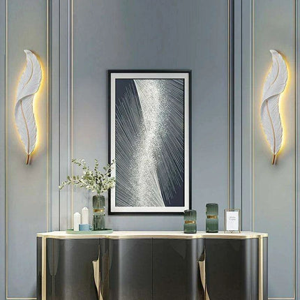 Feather-Inspired Acrylic Resin Wall Sconce - Contemporary Artistic Lighting..