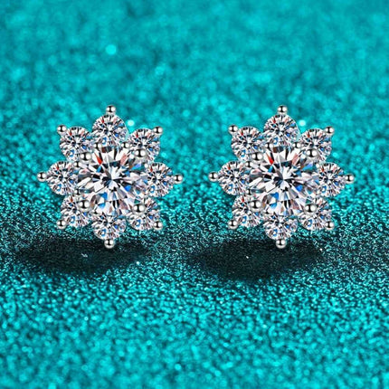 Floral Radiance: 1 Carat Moissanite-Embellished Sterling Silver Earrings - Très Elite