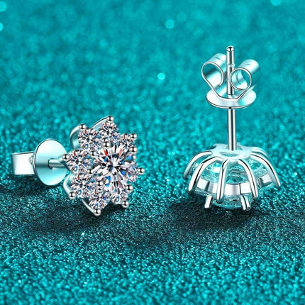 Floral Radiance: 1 Carat Moissanite-Embellished Sterling Silver Earrings - Très Elite
