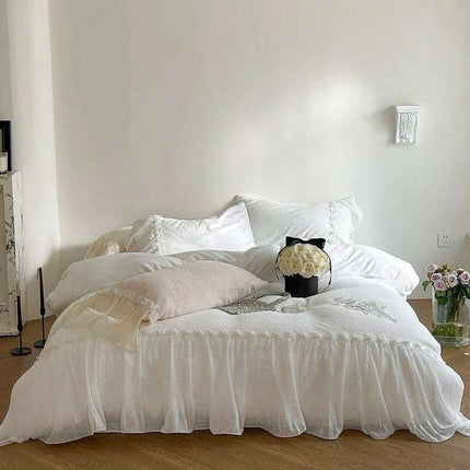 French Lace Ruffle Bedding Set with Velvet Duvet Cover and Floral Embroidery - 4-Piece Ensemble - Très Elite