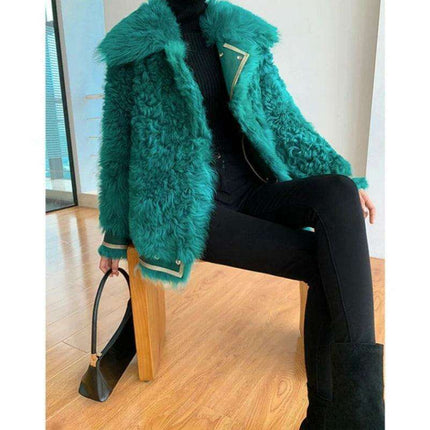 Frosty Luxe Women's Winter Coat: Exclusive Lalambswool Collection - Très Elite
