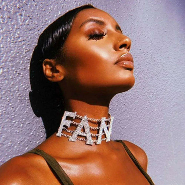 Glimmering Charm Crystal Rhinestone Choker: A Sophisticated Accessory for Trendsetting Women