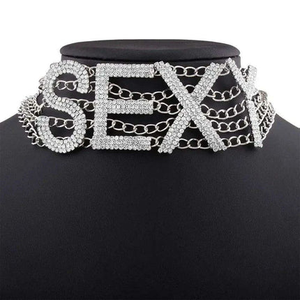 Glimmering Charm Crystal Rhinestone Choker: A Sophisticated Accessory for Trendsetting Women - Très Elite