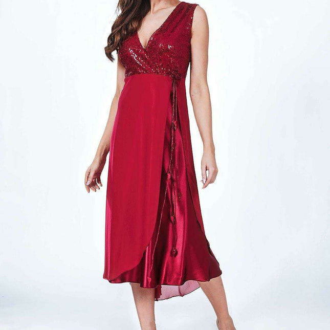 Glimmering Sequined Evening Dress with Chic Slit