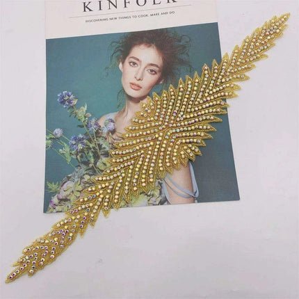 Glimmering Silver Rhinestone Floral Applique: Elegant Fashion Upgrade Accessory - Très Elite