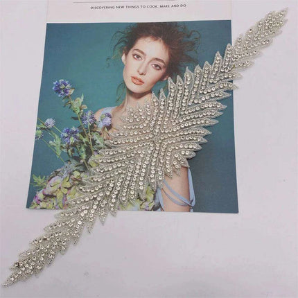 Glimmering Silver Rhinestone Floral Applique: Elegant Fashion Upgrade Accessory - Très Elite