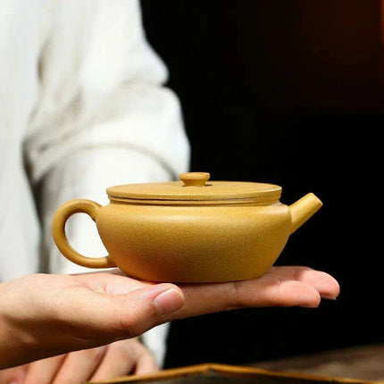 Golden DuanNi Zisha Clay Tea Pot - Handcrafted 180cc Artisan Teapot for Tea Enthusiasts - Très Elite