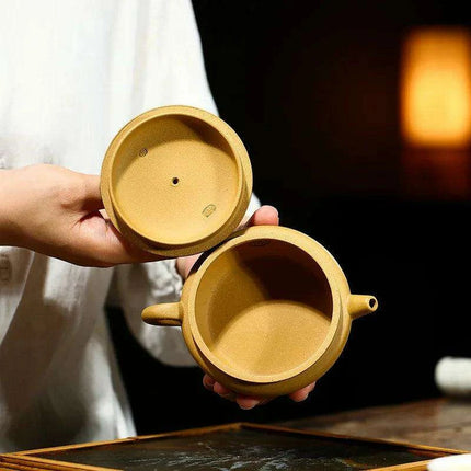 Golden DuanNi Zisha Clay Tea Pot - Handcrafted 180cc Artisan Teapot for Tea Enthusiasts - Très Elite
