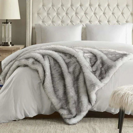 Grey Faux Fur Wolf Throw Blanket - Elegant Oversized Animal Print Plush Blanket - Très Elite