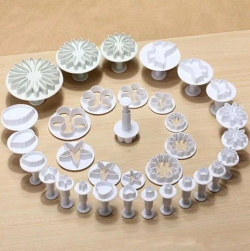 Fondant Fantasy: 33-Piece Plunger Set for Sugarcraft Excellence