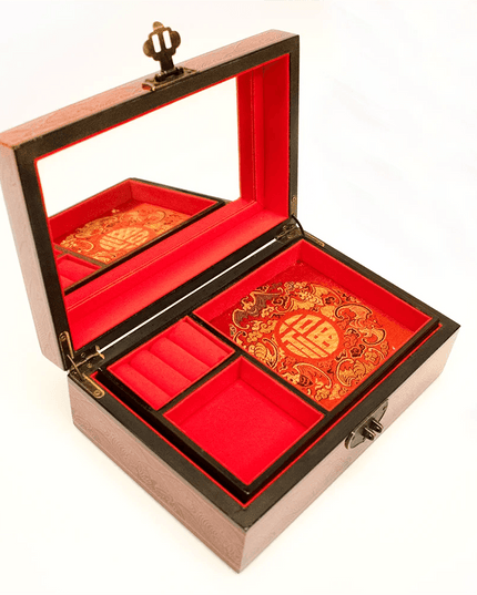 Exquisite Handcrafted Chinese Lacquer Jewelry Box with Mirror - A Beautiful Keepsake for Your Treasures